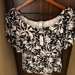 White House Black Market top. New with tags. Size XS